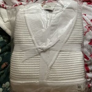POTTERY BARN ROBE LARGE
